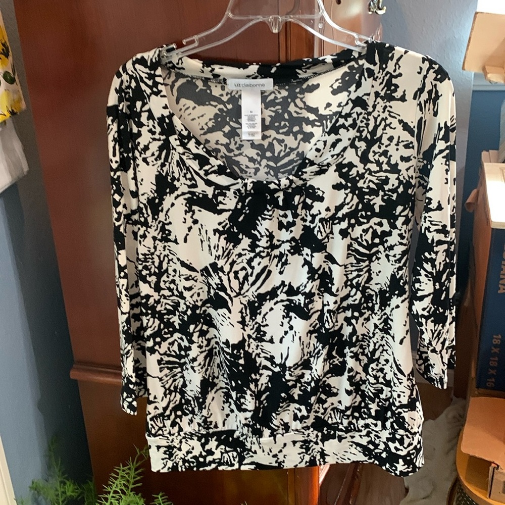 Top. Blk n wht Size M